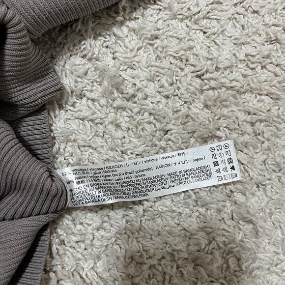 Zara Medium Neutral Gray Ribbed V Neck Minimalist Versatile Modern Sleek Sweater - Picture 4 of 5